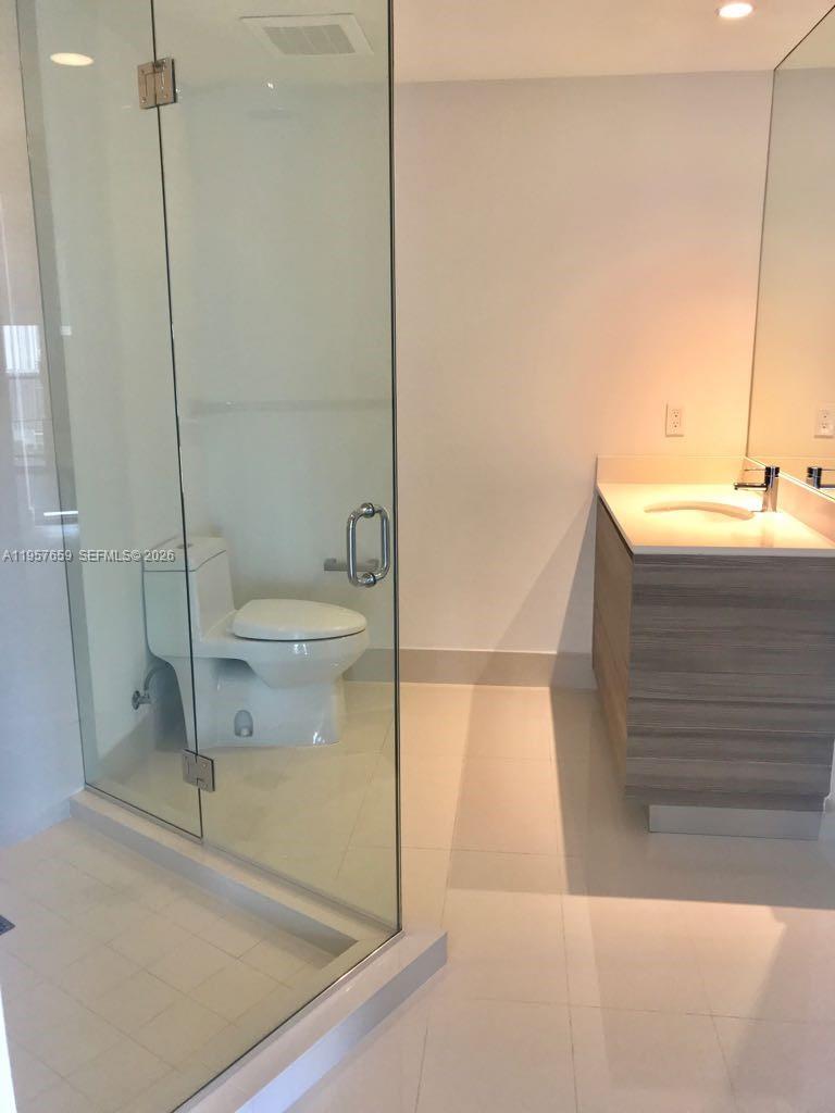 121 NE 34th St #2704, Miami FL 33137