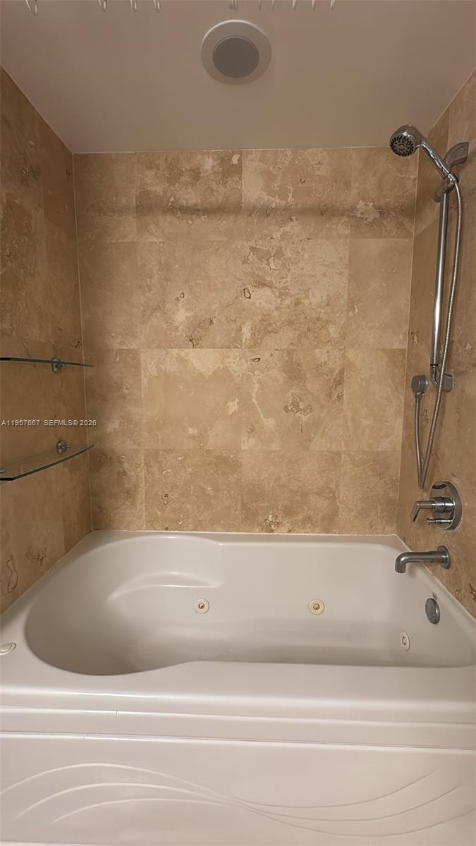 41 SE 5th St #2004, Miami FL 33131