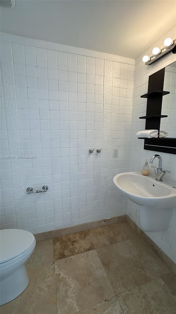 41 SE 5th St #2004, Miami FL 33131
