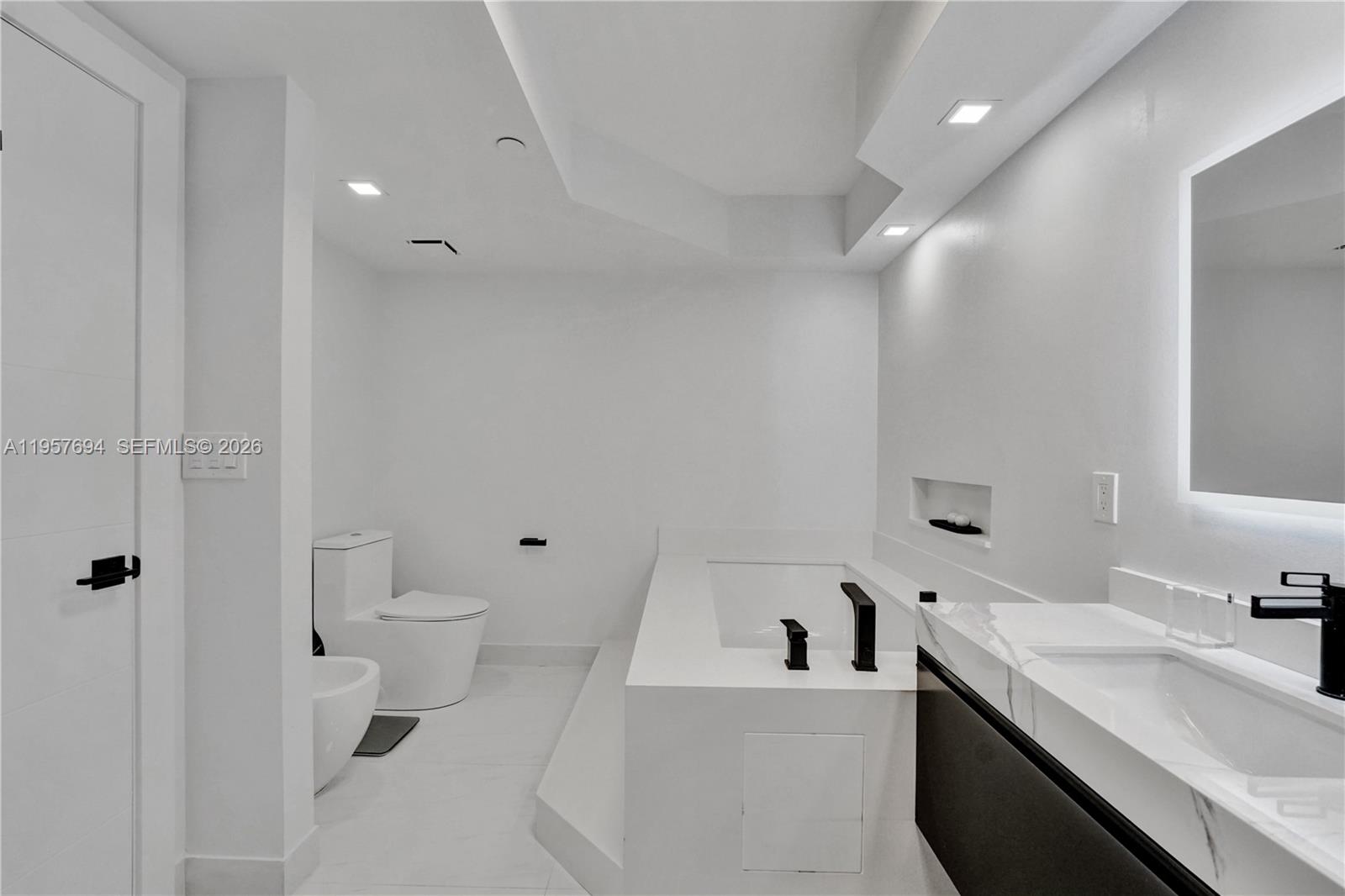 20281 E Country Club Dr #1503, Aventura FL 33180