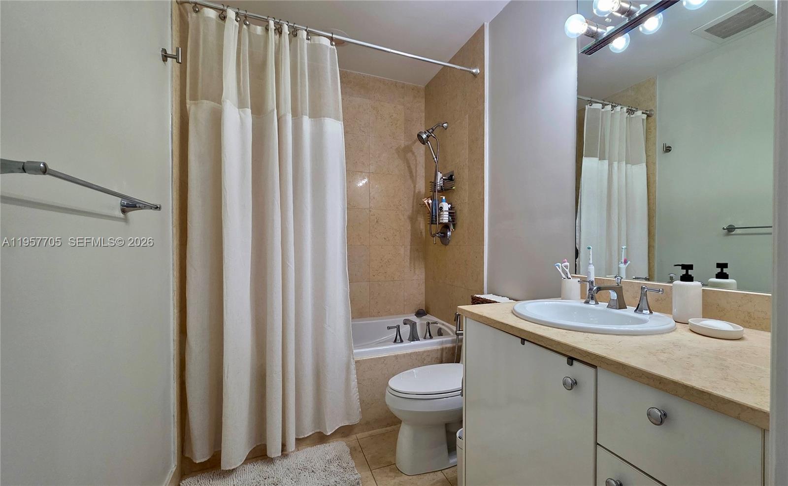 20000 E Country Club Dr #402, Aventura FL 33180
