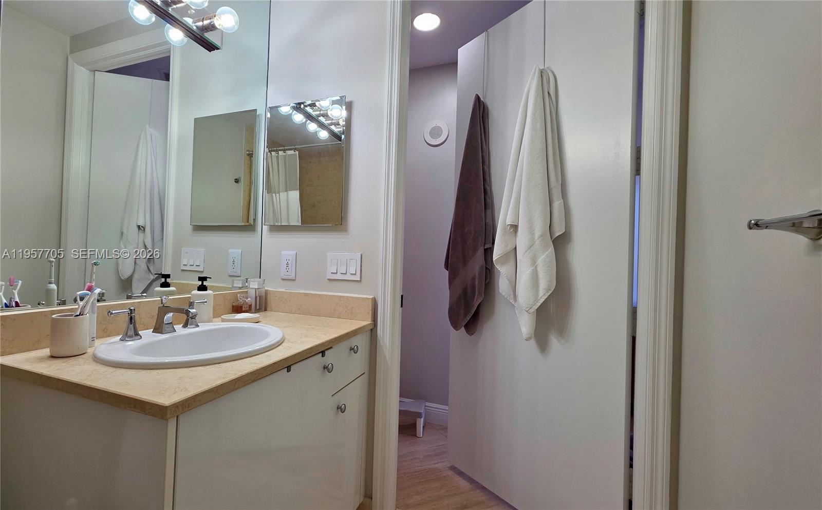 20000 E Country Club Dr #402, Aventura FL 33180