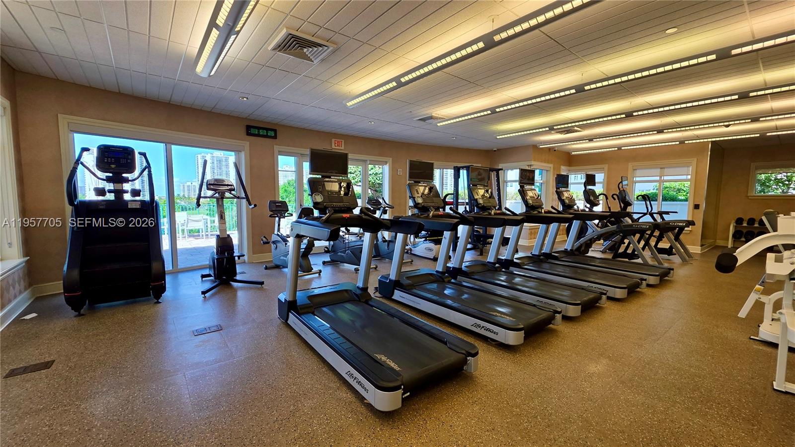 20000 E Country Club Dr #402, Aventura FL 33180
