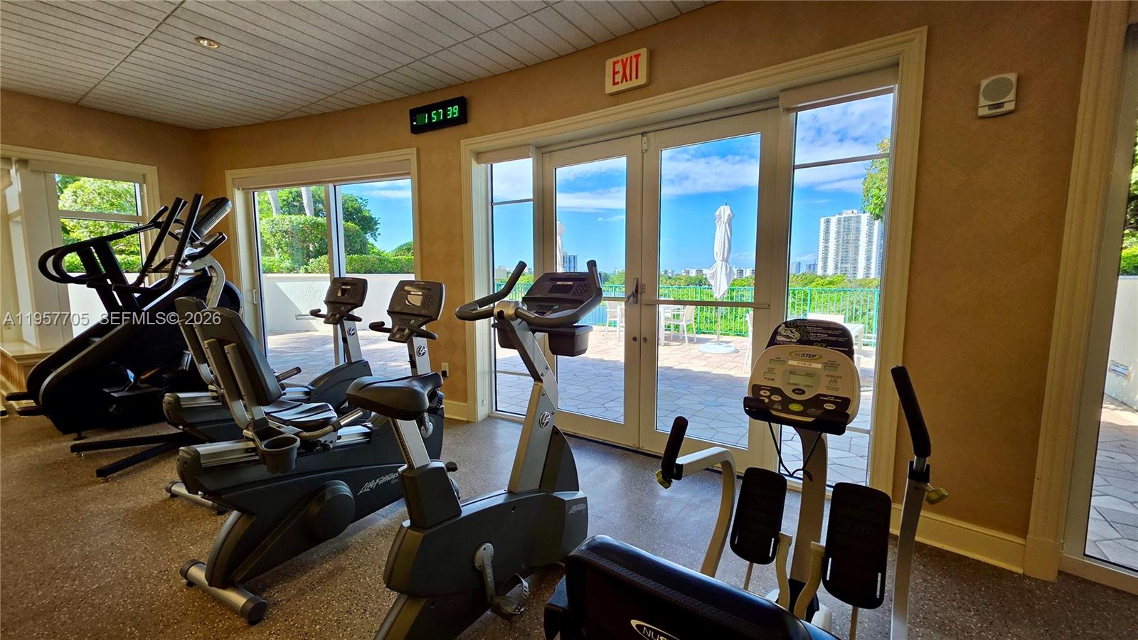 20000 E Country Club Dr #402, Aventura FL 33180