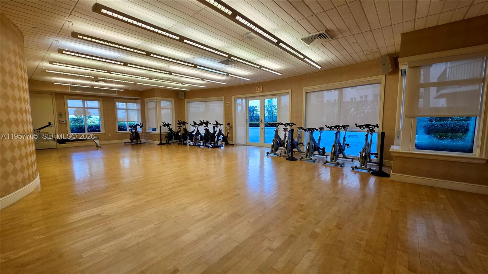 20000 E Country Club Dr #402, Aventura FL 33180