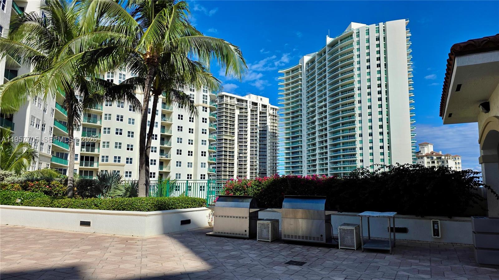20000 E Country Club Dr #402, Aventura FL 33180