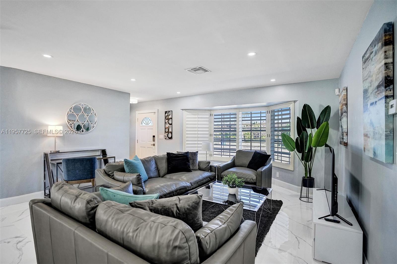 477 SE 17th Ter, Deerfield Beach FL 33441