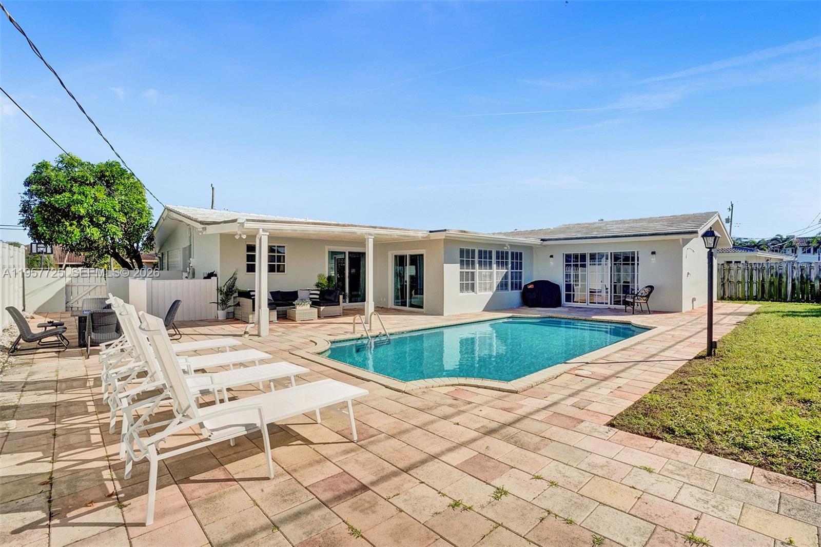 477 SE 17th Ter, Deerfield Beach FL 33441