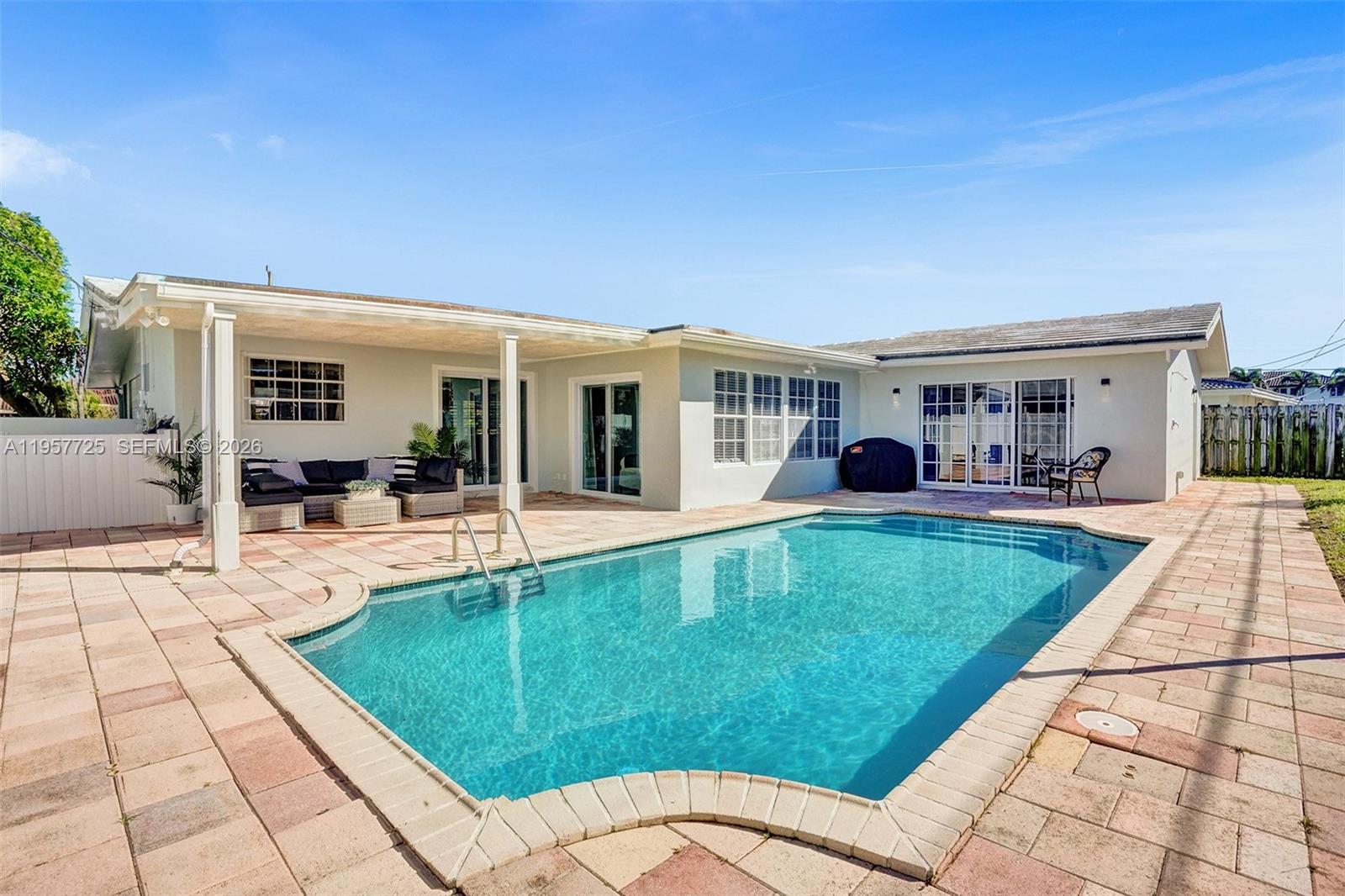 477 SE 17th Ter, Deerfield Beach FL 33441