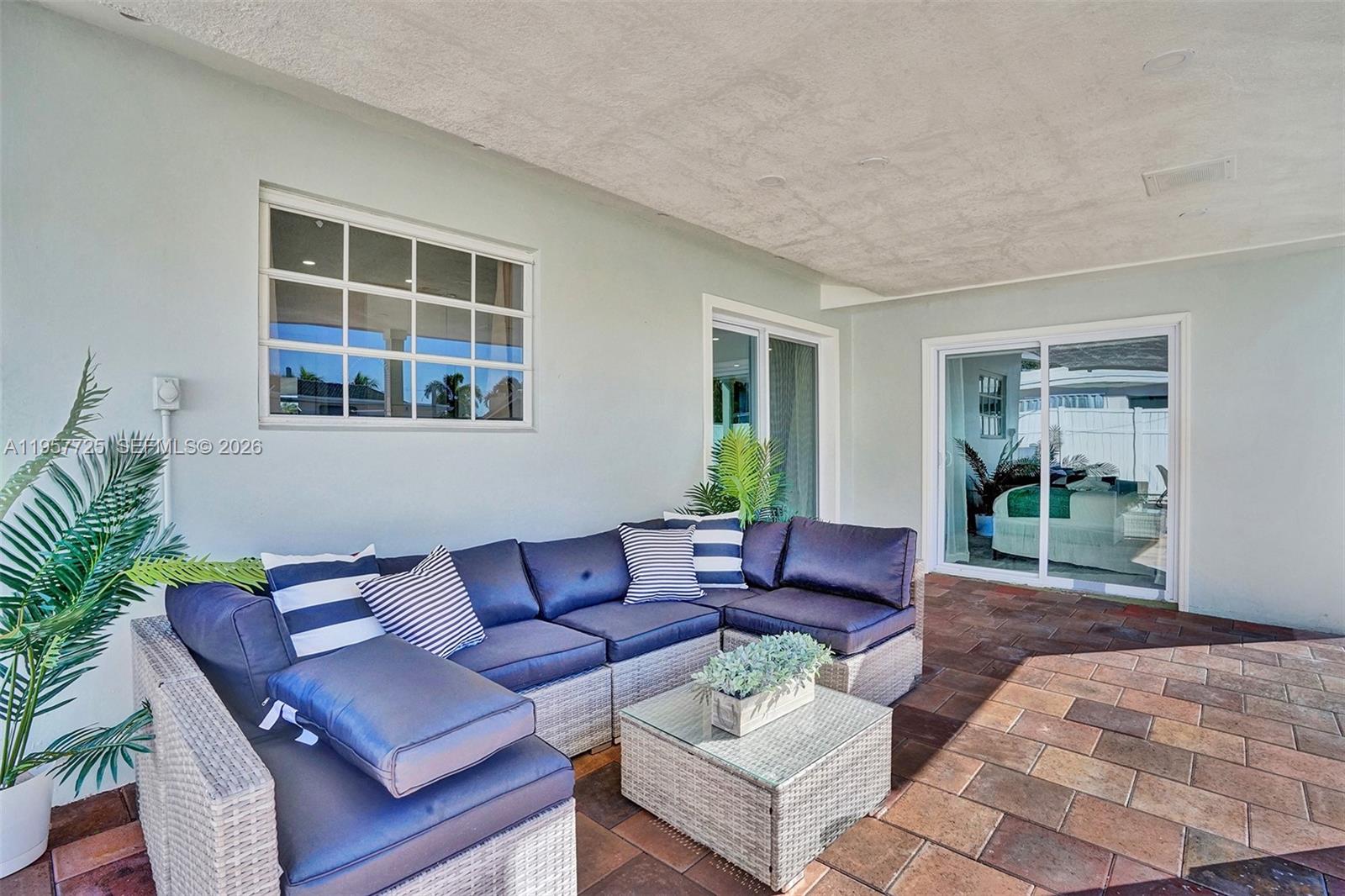 477 SE 17th Ter, Deerfield Beach FL 33441