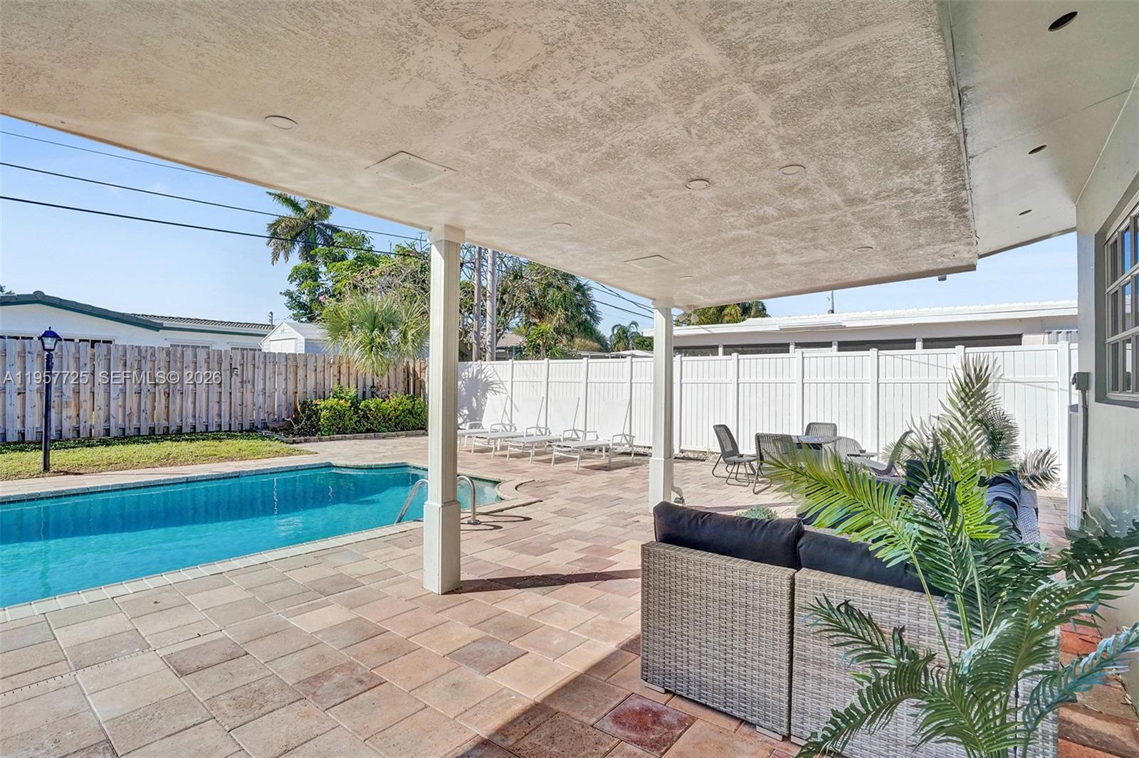 477 SE 17th Ter, Deerfield Beach FL 33441