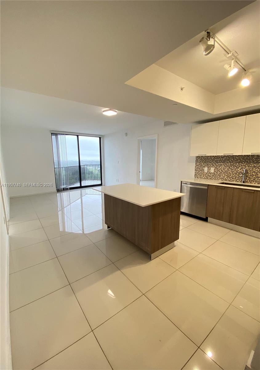 5252 NW 85th Ave #910, Doral FL 33166