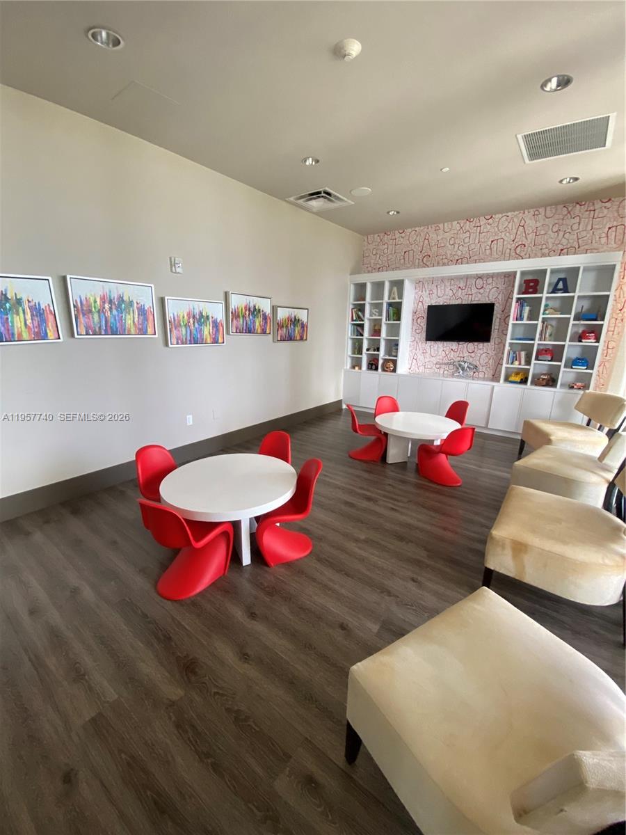 5252 NW 85th Ave #910, Doral FL 33166