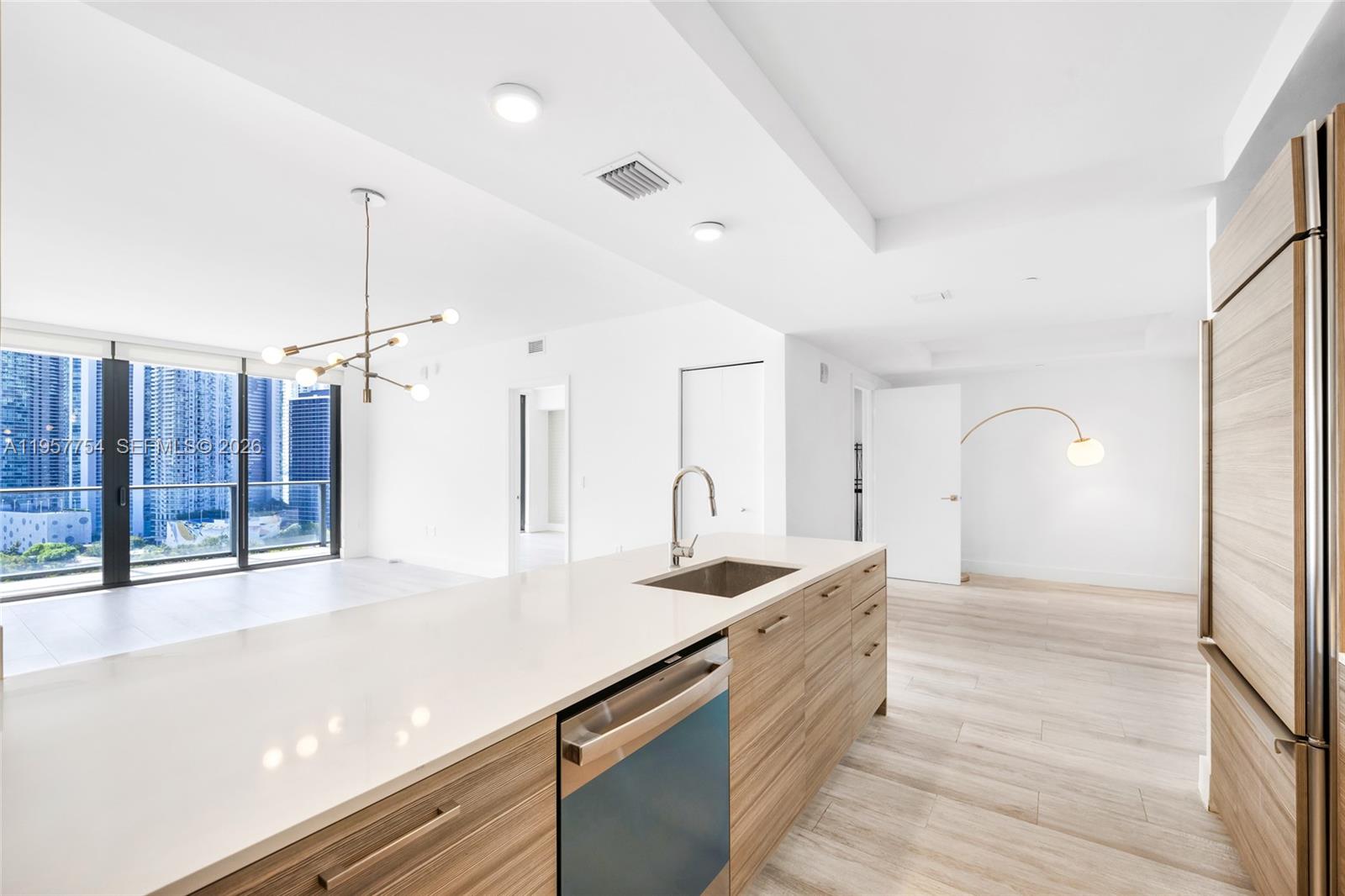 121 NE 34th St #1807, Miami FL 33137