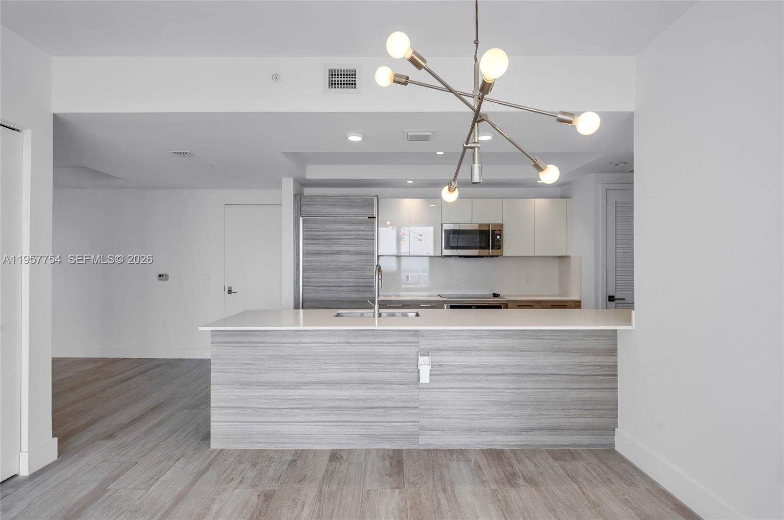 121 NE 34th St #1807, Miami FL 33137