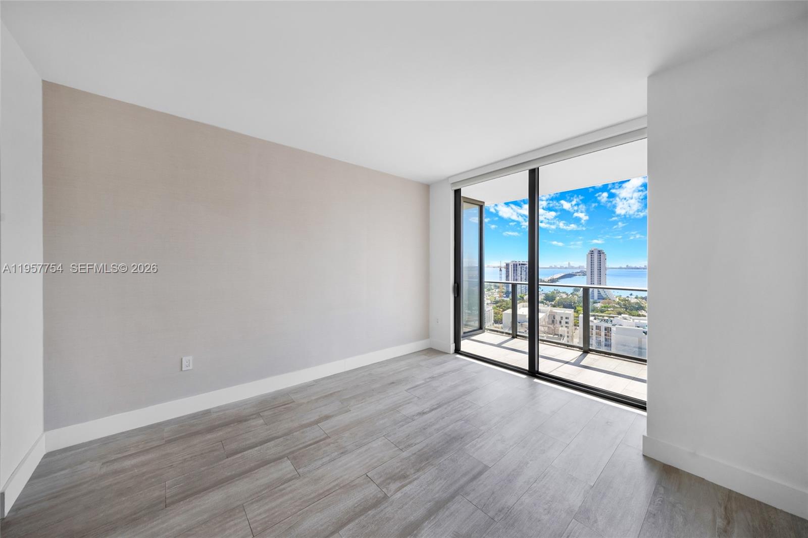 121 NE 34th St #1807, Miami FL 33137