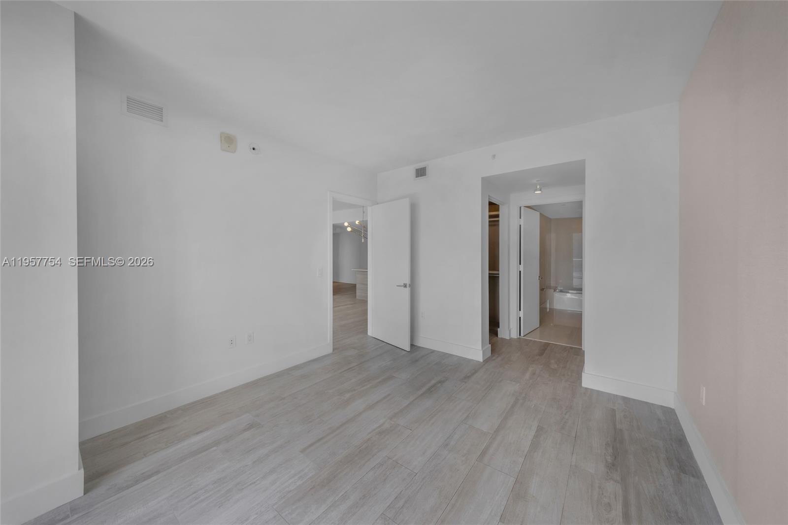 121 NE 34th St #1807, Miami FL 33137