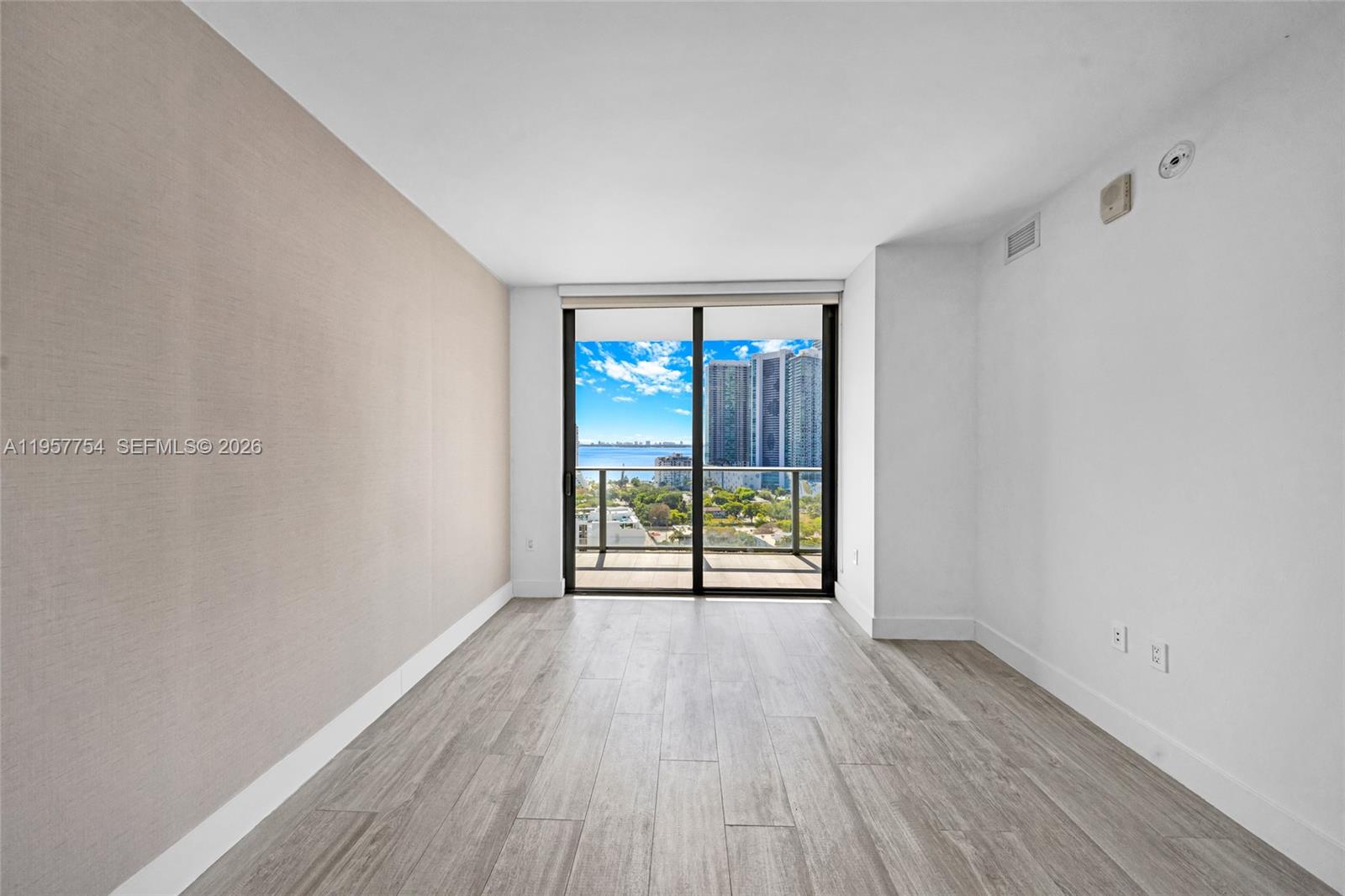 121 NE 34th St #1807, Miami FL 33137