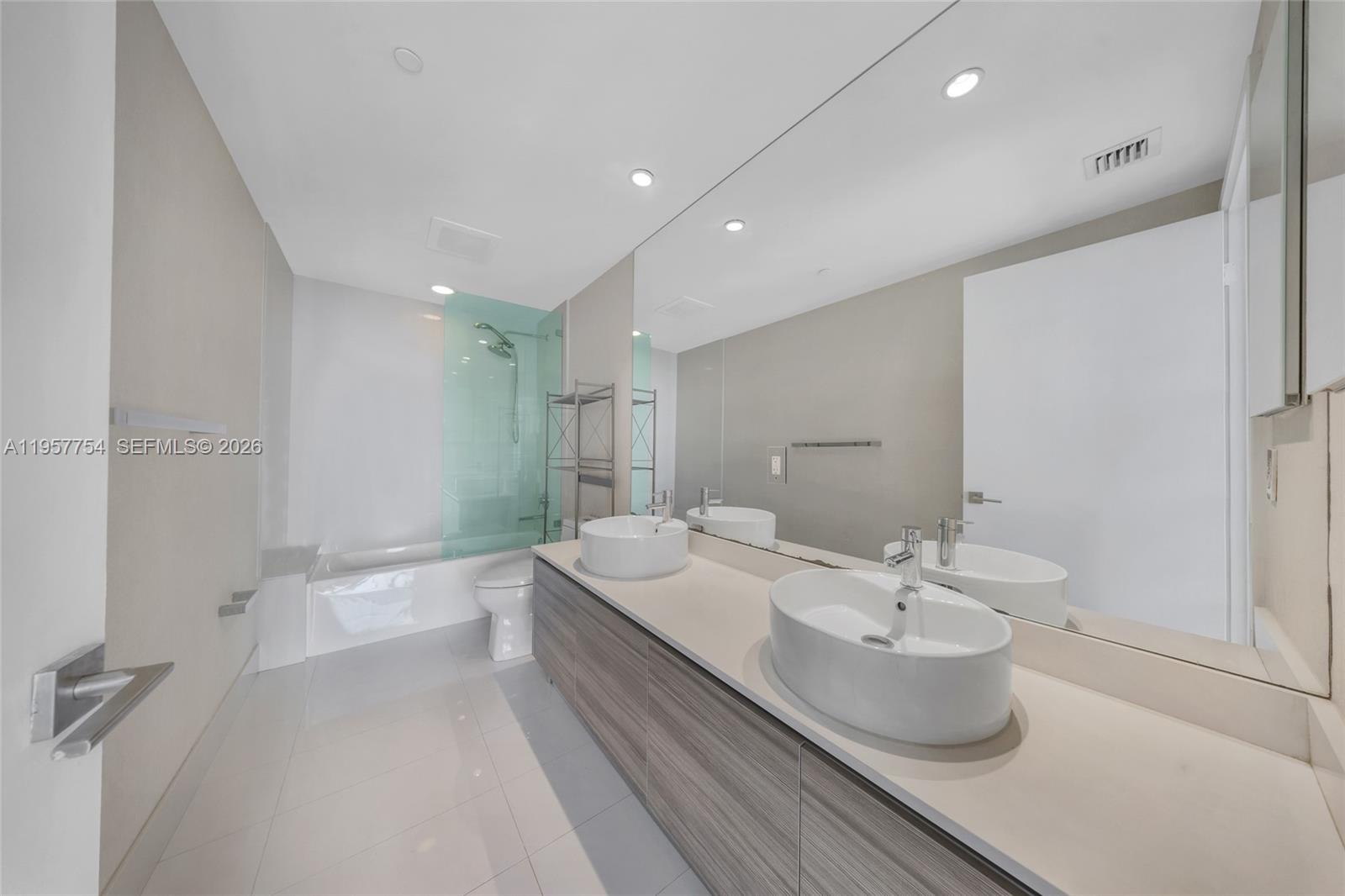 121 NE 34th St #1807, Miami FL 33137