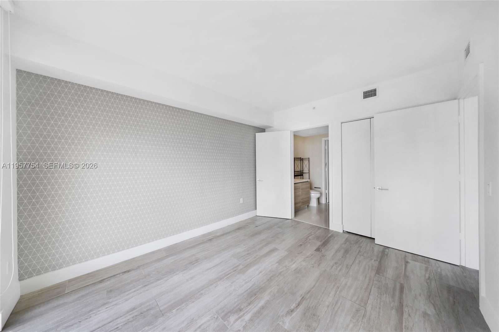 121 NE 34th St #1807, Miami FL 33137