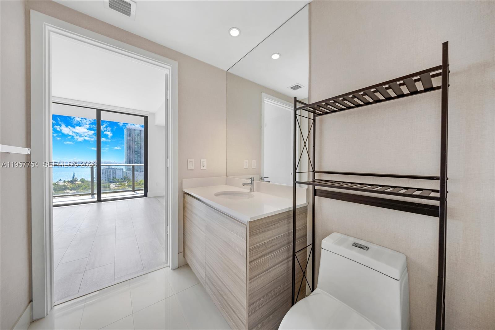 121 NE 34th St #1807, Miami FL 33137