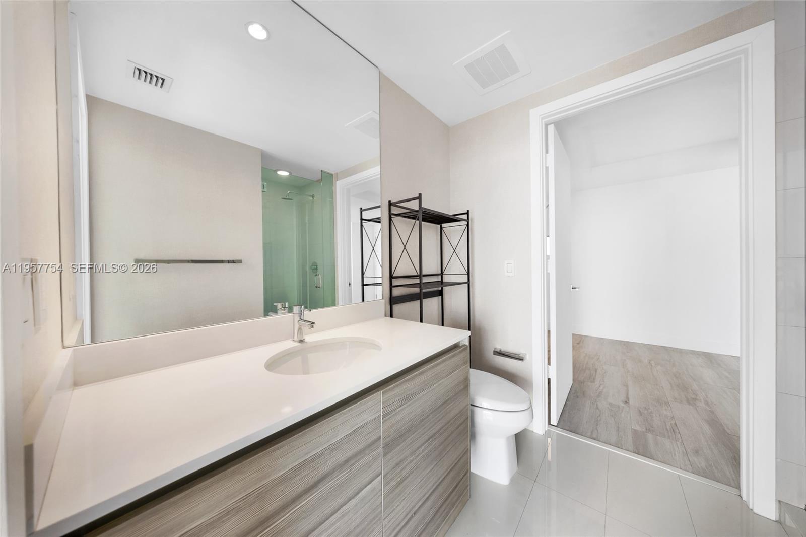 121 NE 34th St #1807, Miami FL 33137