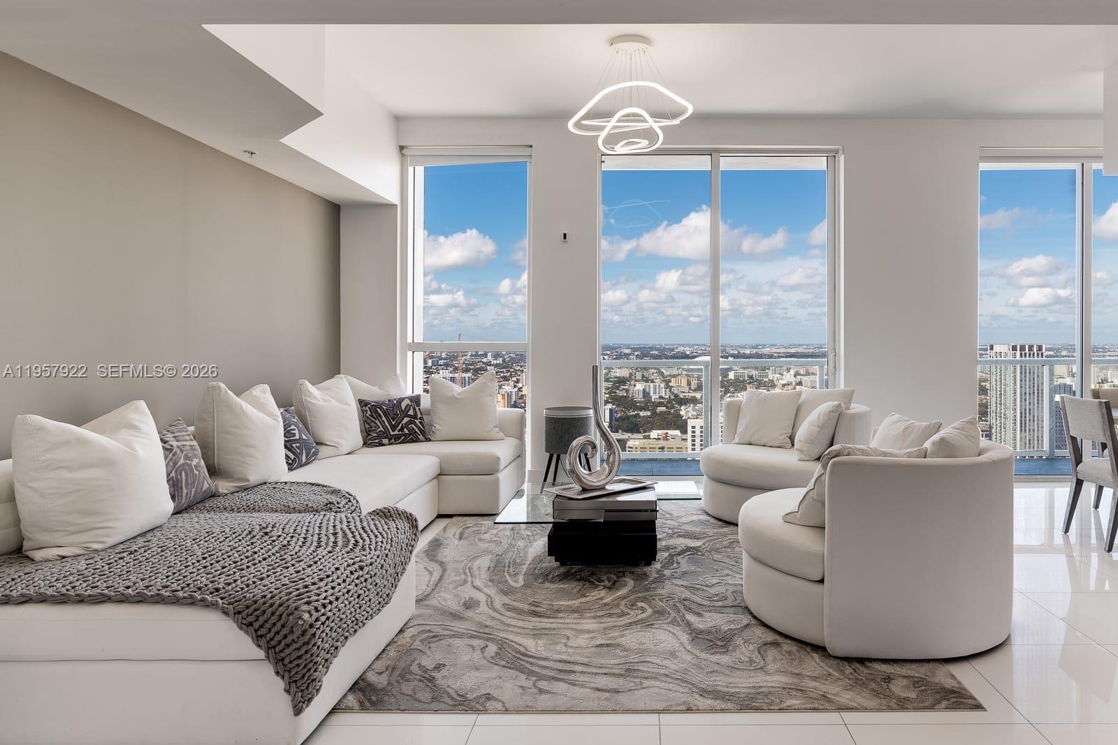 253 NE 2nd St #4904, Miami FL 33132
