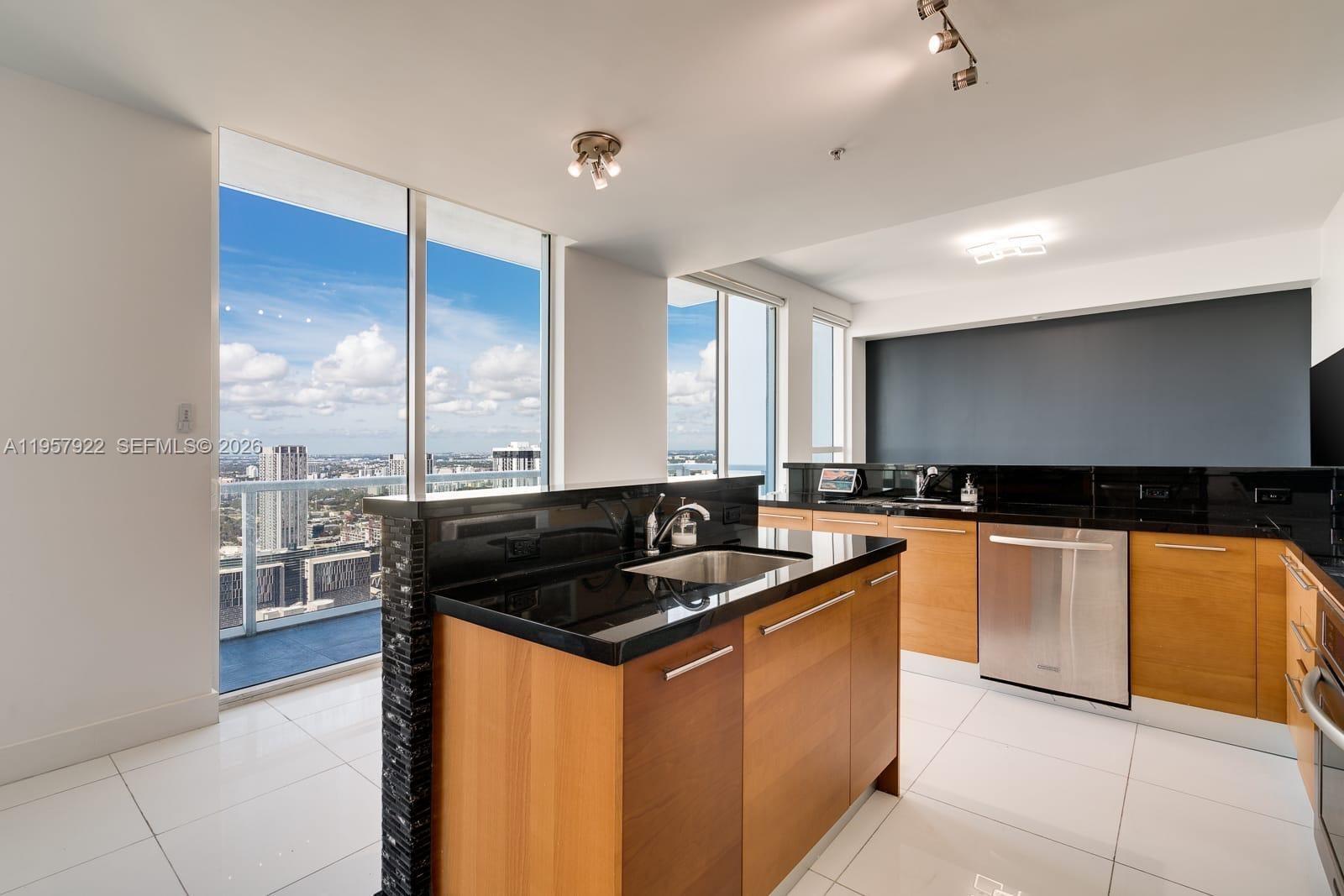 253 NE 2nd St #4904, Miami FL 33132