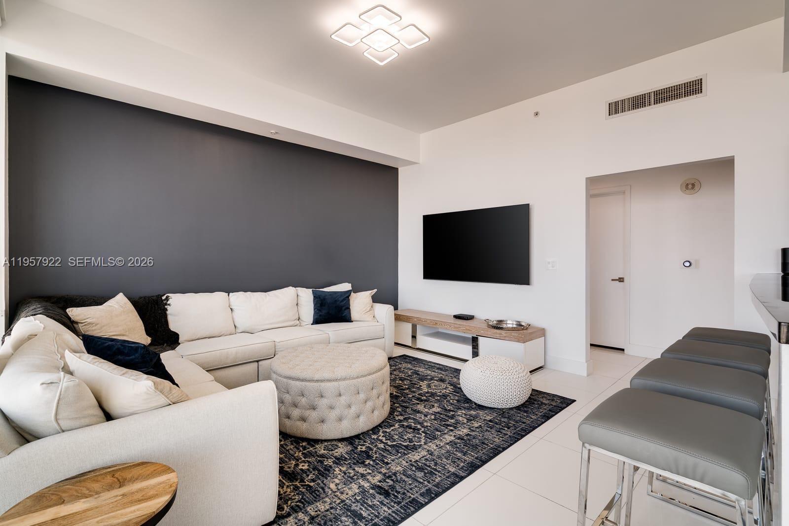 253 NE 2nd St #4904, Miami FL 33132