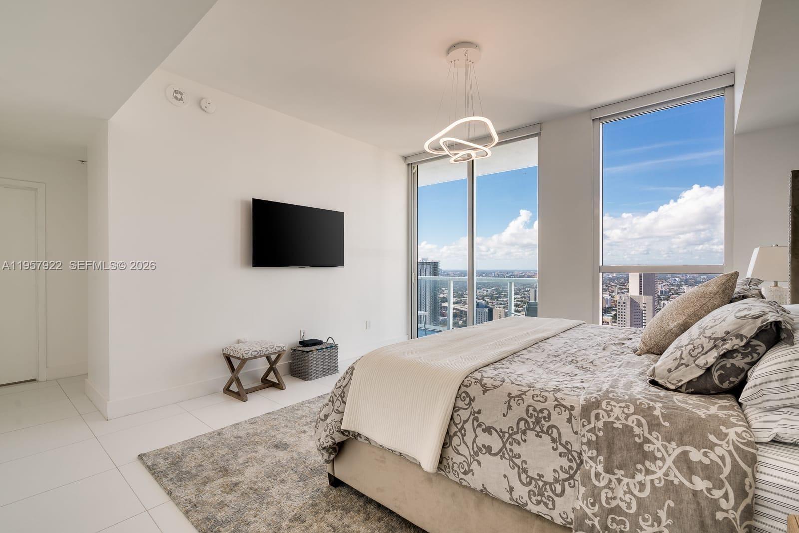 253 NE 2nd St #4904, Miami FL 33132