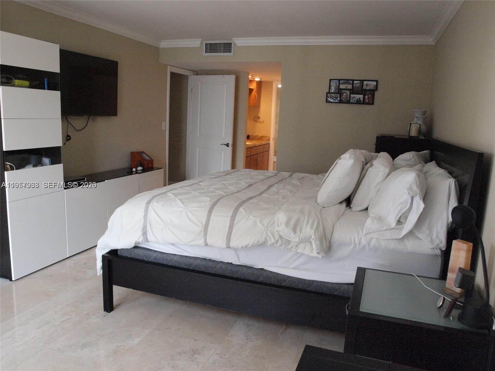 1901 Brickell Ave #B1714, Miami FL 33129