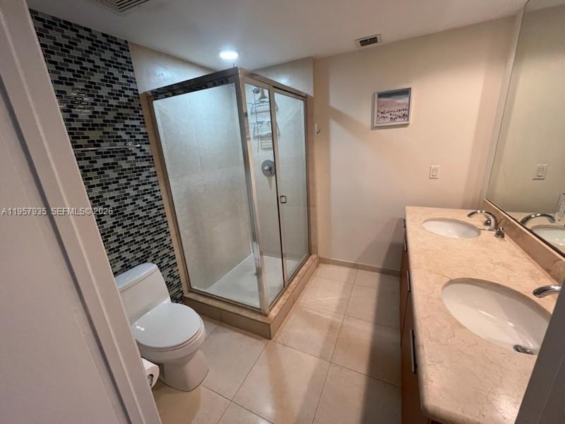 50 Biscayne Blvd #2808, Miami FL 33132