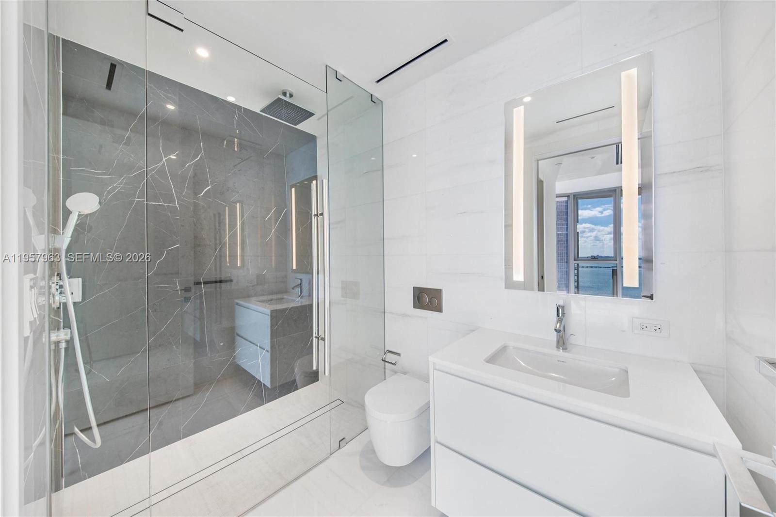 300 Biscayne Boulevard Way #3506W, Miami FL 33131