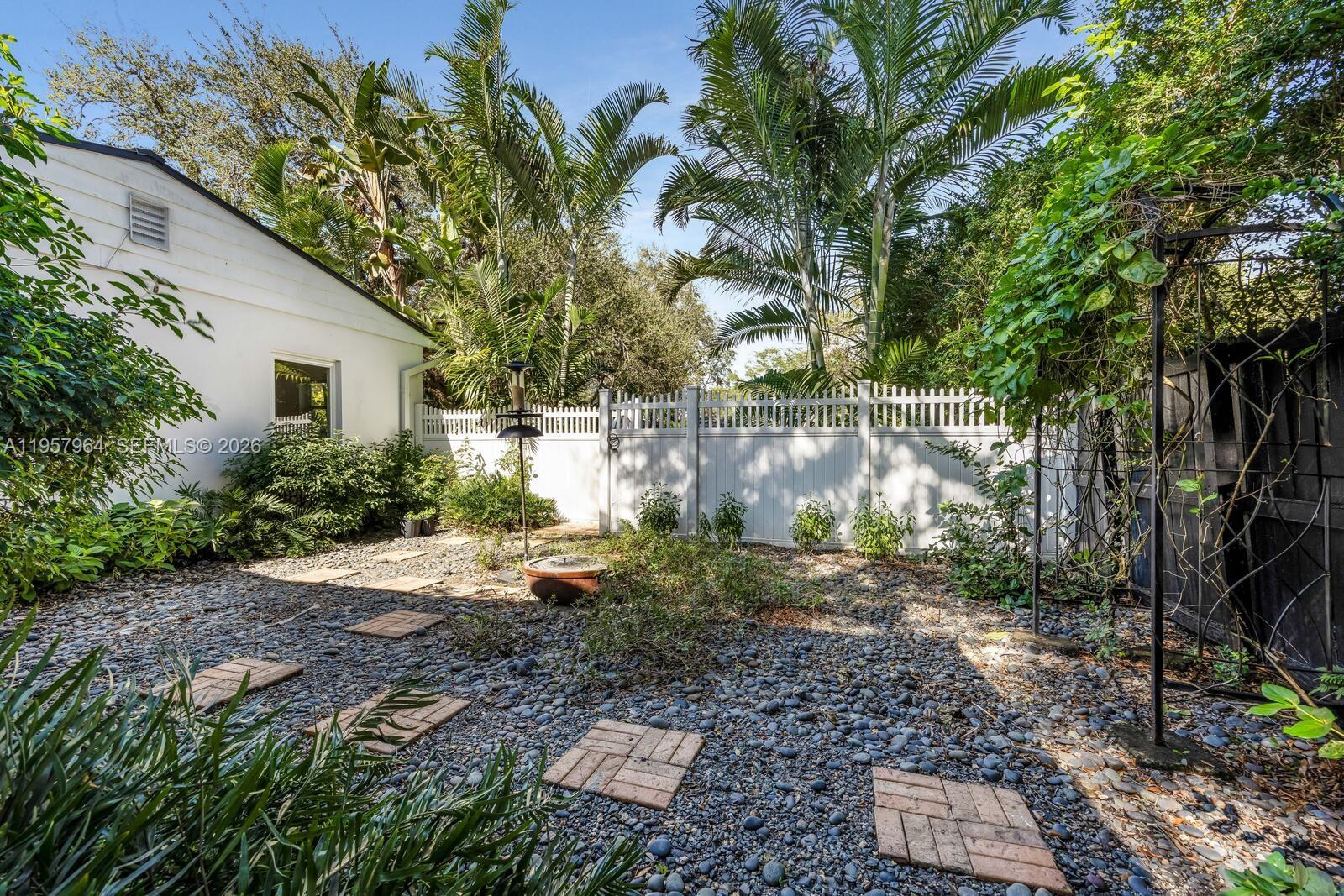 5100 SW 75th St, Miami FL 33143