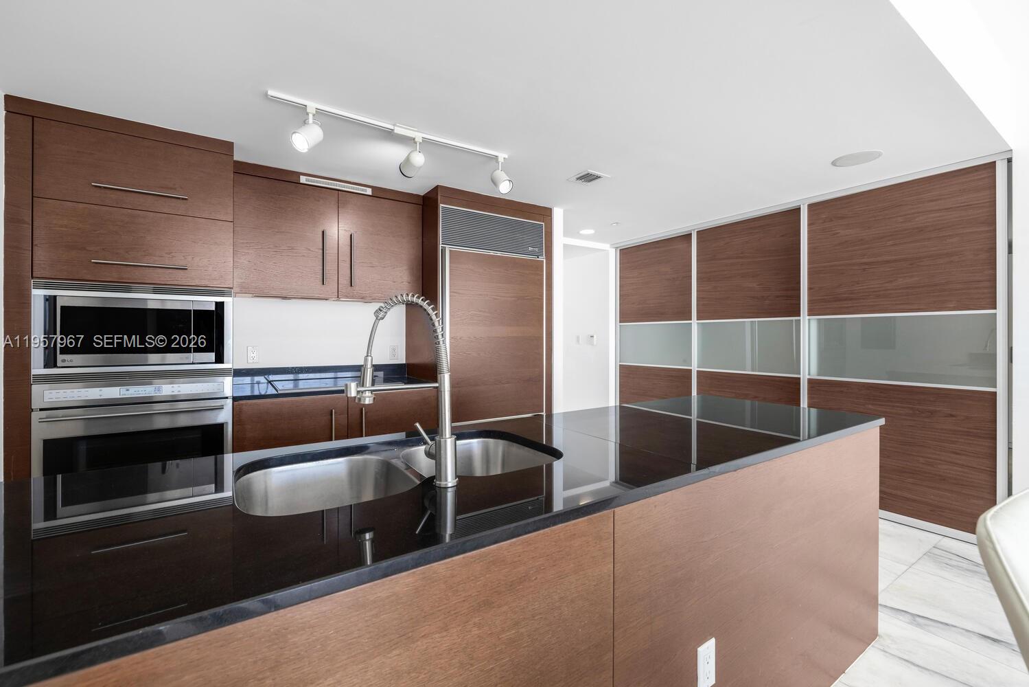 465 Brickell Ave #4003, Miami FL 33131