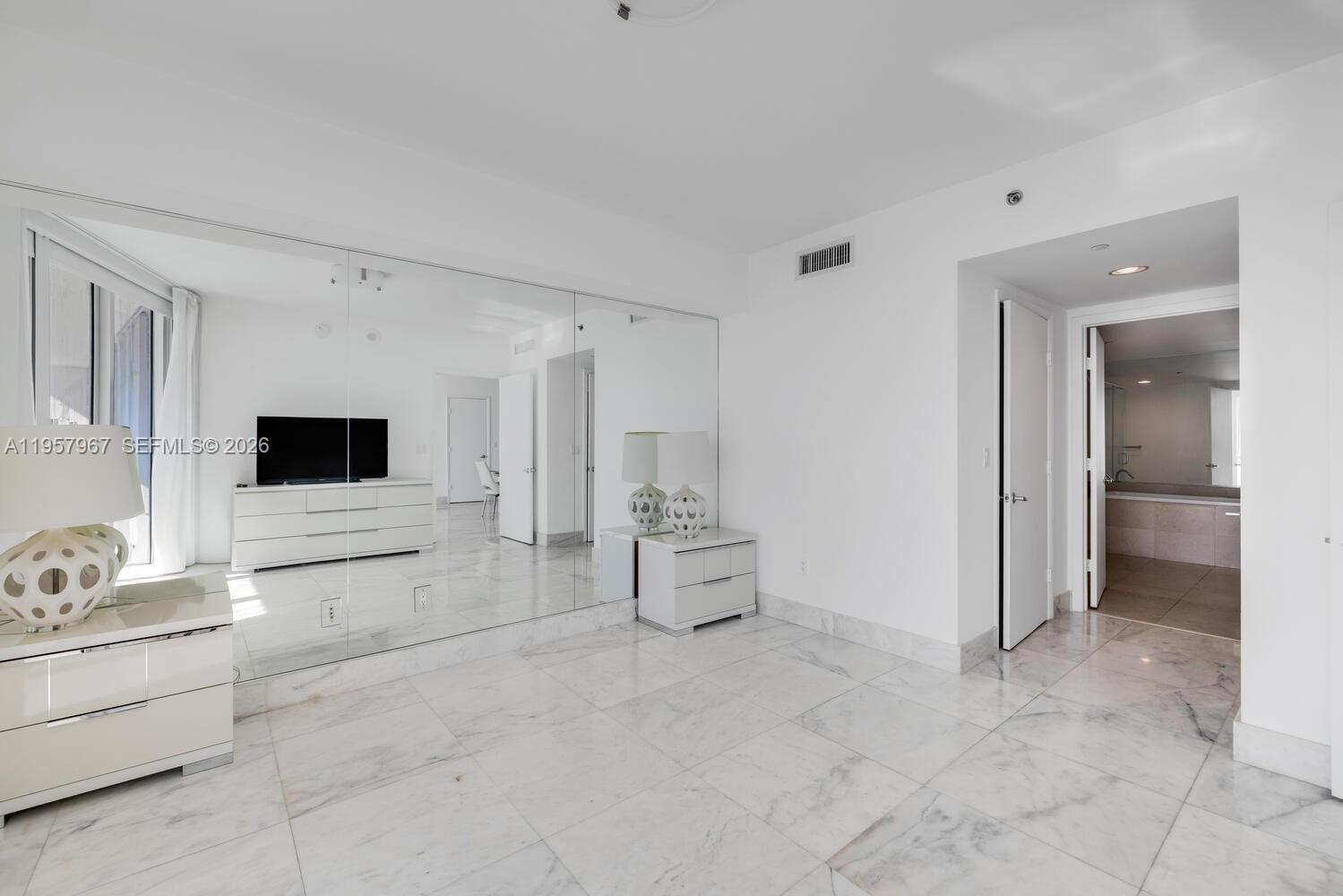 465 Brickell Ave #4003, Miami FL 33131