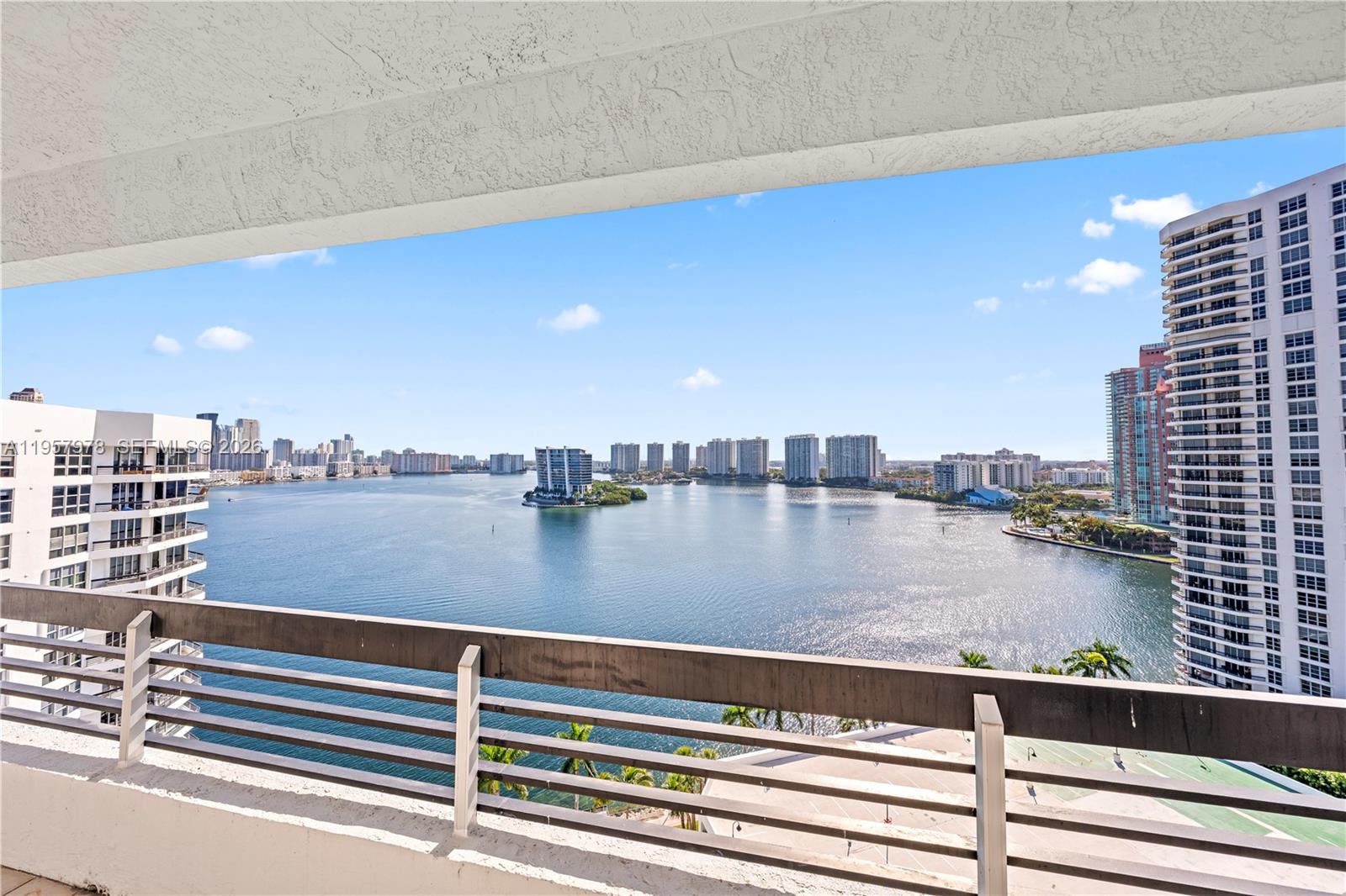 3600 Mystic Pointe Dr #PH6, Aventura FL 33180