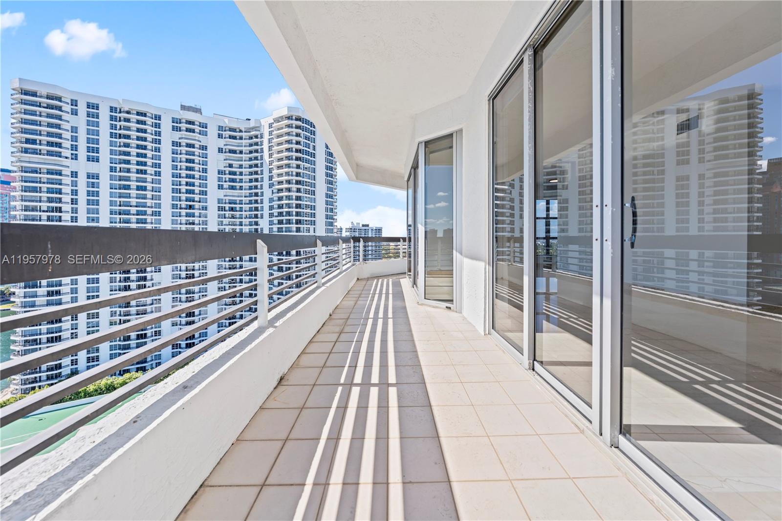 3600 Mystic Pointe Dr #PH6, Aventura FL 33180