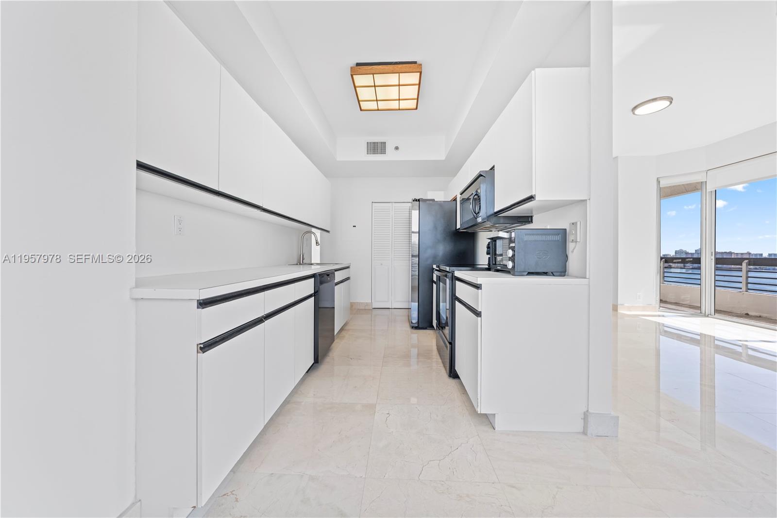 3600 Mystic Pointe Dr #PH6, Aventura FL 33180