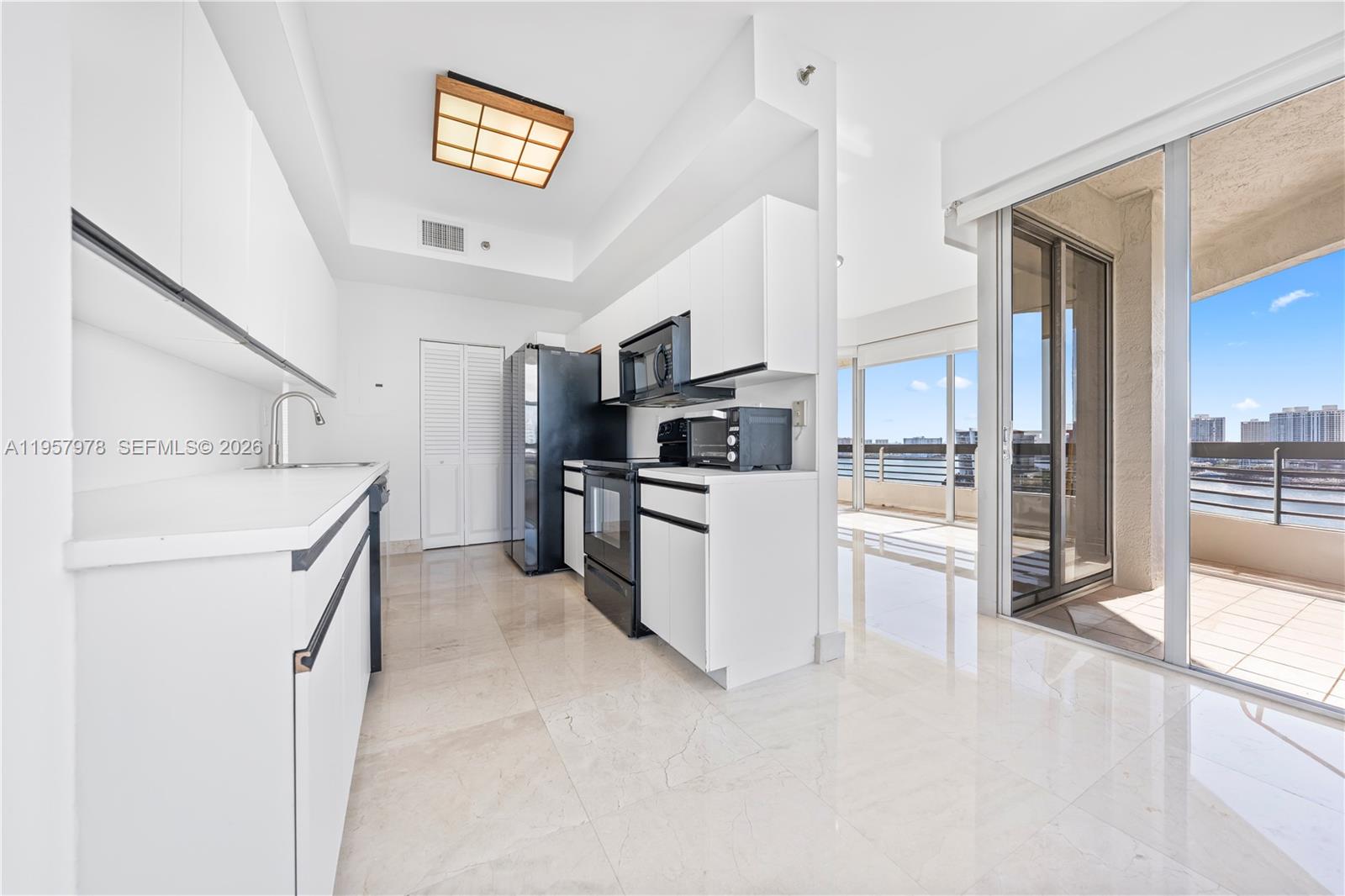 3600 Mystic Pointe Dr #PH6, Aventura FL 33180