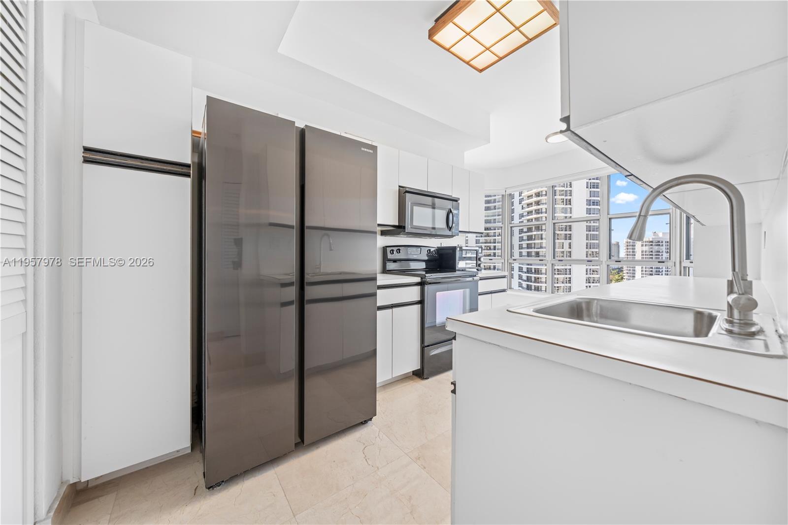 3600 Mystic Pointe Dr #PH6, Aventura FL 33180