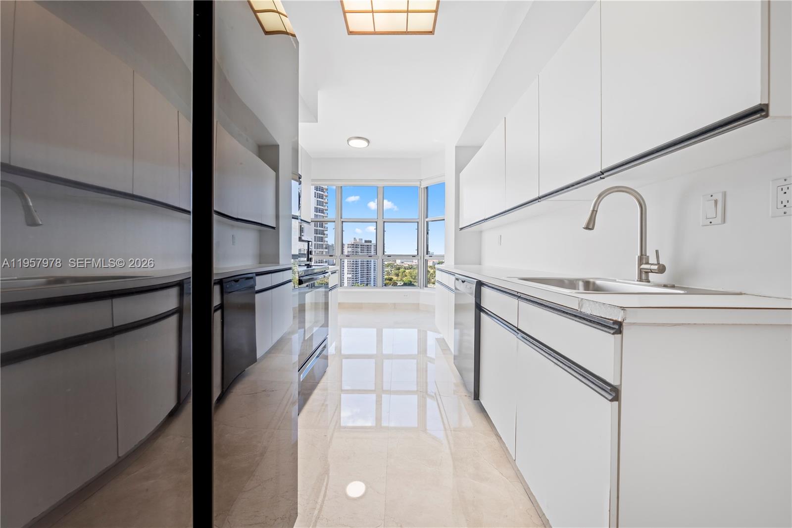3600 Mystic Pointe Dr #PH6, Aventura FL 33180