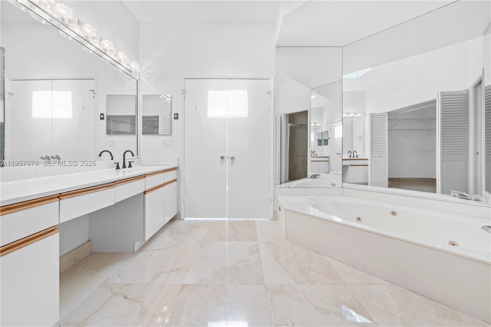 3600 Mystic Pointe Dr #PH6, Aventura FL 33180