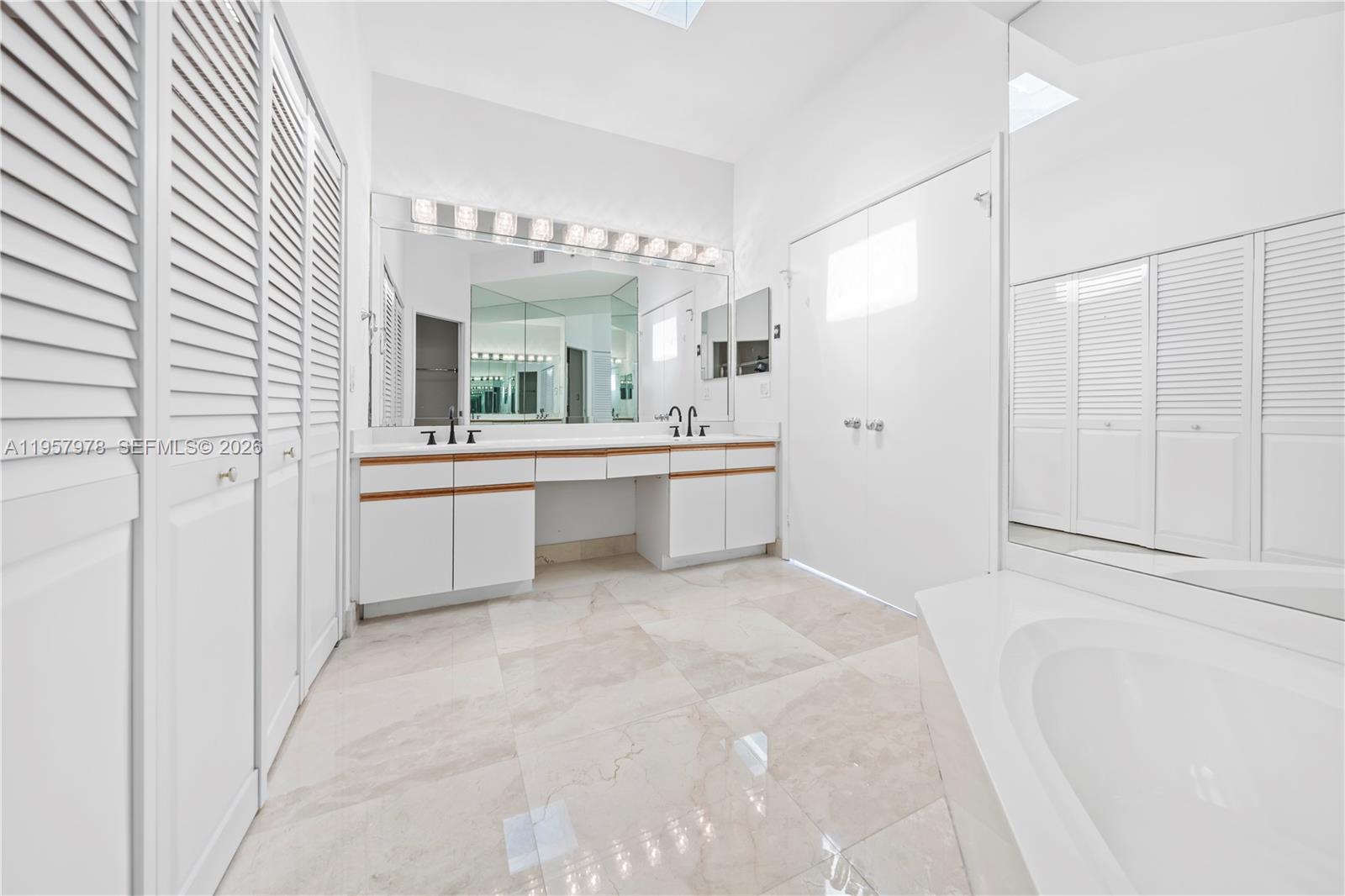 3600 Mystic Pointe Dr #PH6, Aventura FL 33180