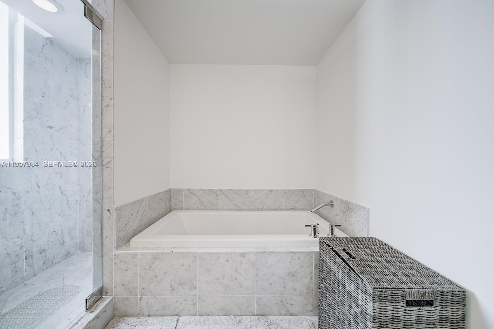 244 Biscayne Blvd #2309, Miami FL 33132