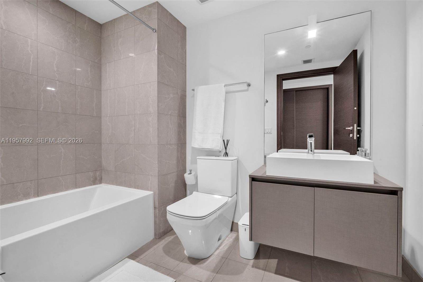 1000 Brickell Plz #3112, Miami FL 33131