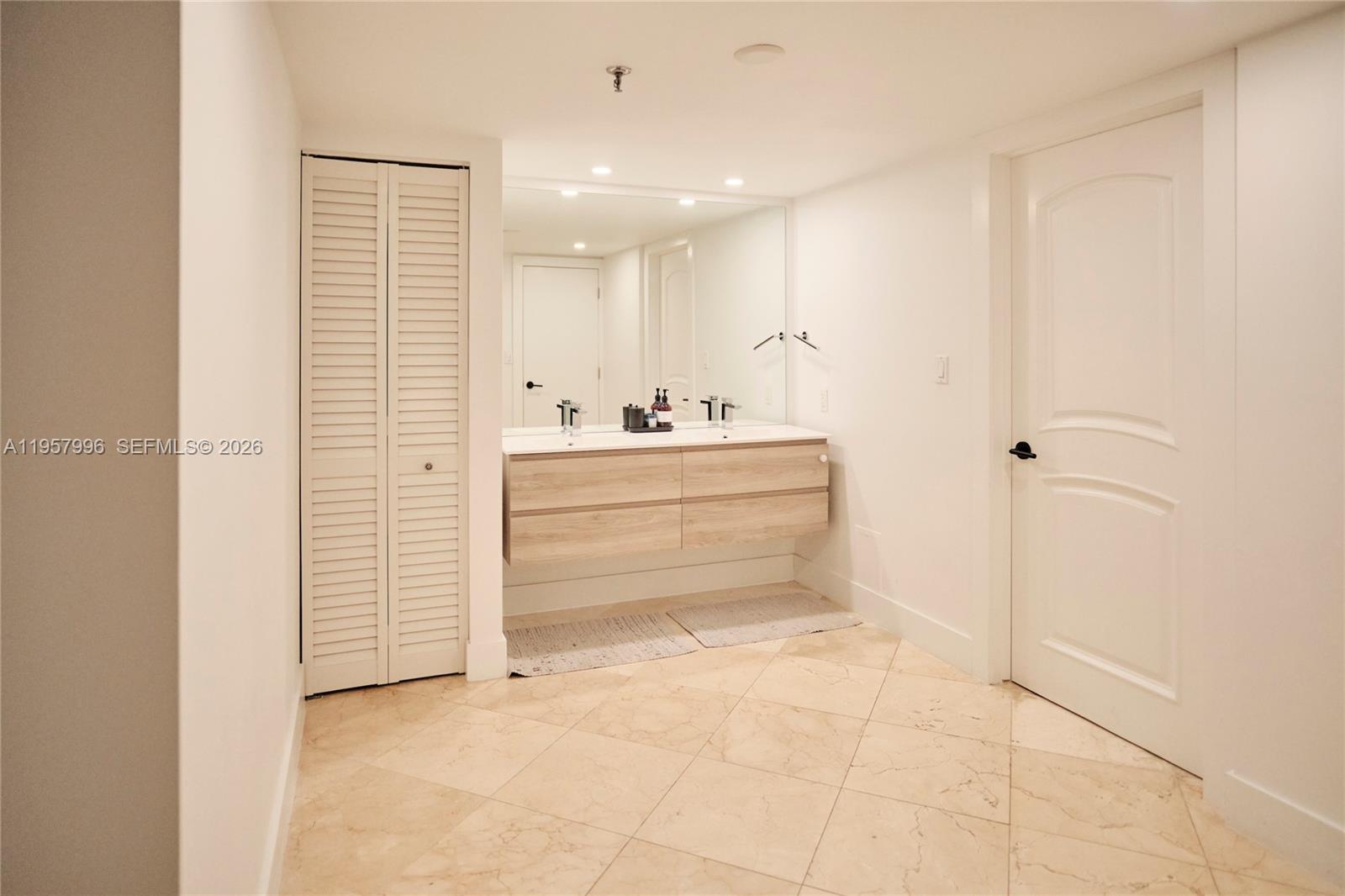 520 Brickell Key Dr #A1904, Miami FL 33131