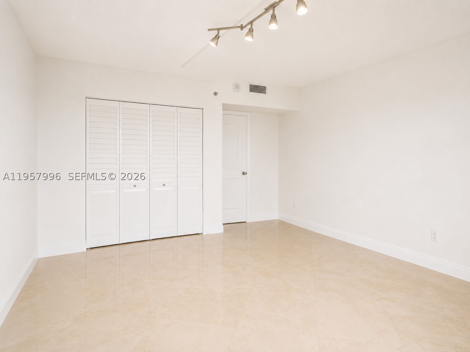 520 Brickell Key Dr #A1904, Miami FL 33131