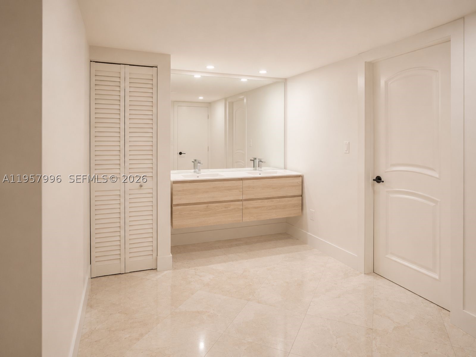 520 Brickell Key Dr #A1904, Miami FL 33131