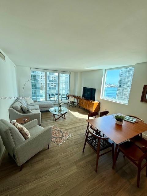 55 SE 6th St #1807, Miami FL 33131
